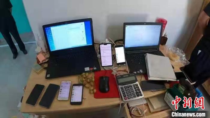 警方繳獲犯罪嫌疑人的作案工具?！№f崇結(jié) 攝