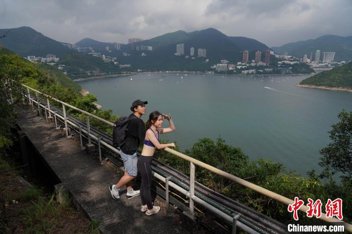 圖為海洋公園可眺望港島南部美景?！垷?攝