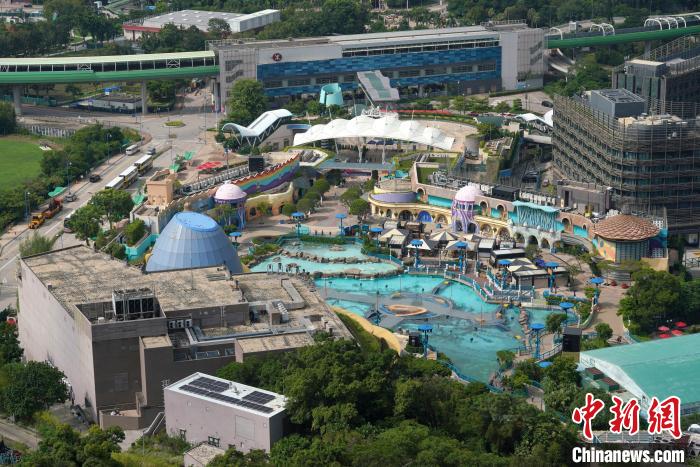 圖為海洋公園山下園區(qū)，這里將轉(zhuǎn)型為免費(fèi)入場(chǎng)的餐飲零售消閑區(qū)?！垷?攝