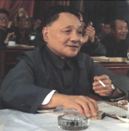 1975年，鄧小平在主持中央日常工作期間，同江青反革命集團進行針鋒相對的斗爭，召開了解決軍隊、交通、工業(yè)、農(nóng)業(yè)、科技等方面問題的一系列重要會議，著手進行全面整頓，全國形勢明顯好轉(zhuǎn)。.jpg