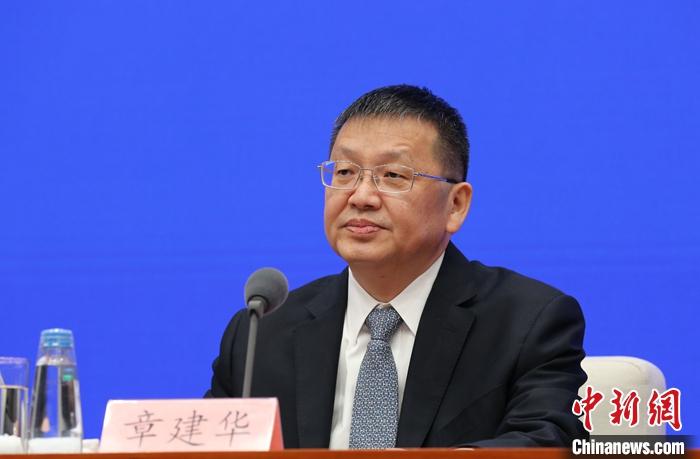 3月30日，國務(wù)院新聞辦公室舉行新聞發(fā)布會，國家能源局局長章建華介紹中國可再生能源發(fā)展有關(guān)情況，并答記者問。
<a target='_blank' href='http://www.chinanews.com/'>中新社</a>記者 楊可佳 攝
