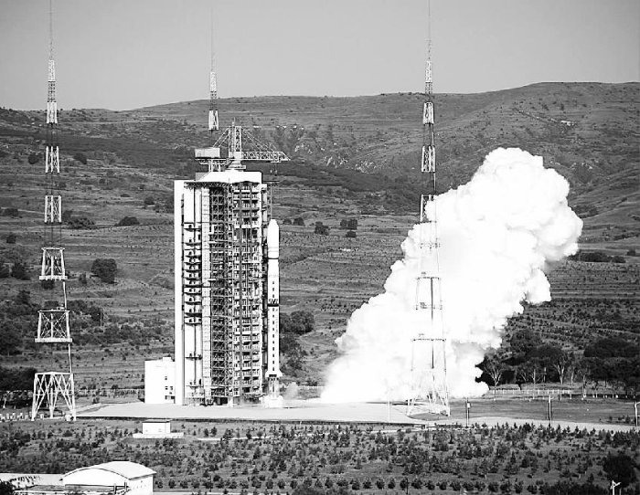 圖為2013年7月20日7時37分，我國在太原衛(wèi)星發(fā)射中心用長征四號丙運載火箭，以“一箭三星”方式，成功將3顆技術科學試驗衛(wèi)星發(fā)射升空。.jpg