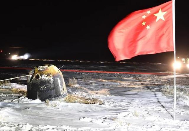 12月17日凌晨，嫦娥五號返回器攜帶月球樣品，采用半彈道跳躍方式再入返回，在內蒙古四子王旗預定區(qū)域安全著陸。新華社記者 任軍川 攝.jpeg