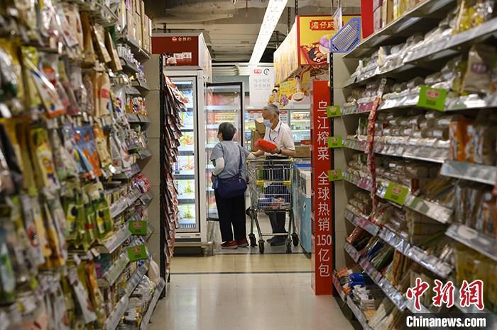 資料圖：消費(fèi)者在超市選購(gòu)商品。 <a target='_blank' href='http://www.chinanews.com/'>中新社</a>記者 陳楚紅 攝 