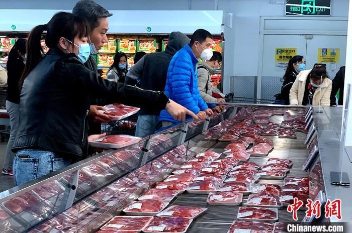 資料圖：福州市民在超市購買豬肉。 <a target='_blank' href='http://www.chinanews.com/'>中新社</a>記者 王東明 攝
