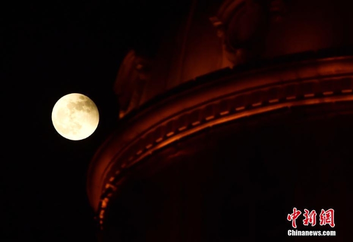 天涯共此時 “超級月亮”現(xiàn)身全球多地夜空