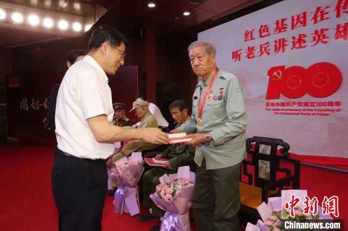 山東省暨濟南市“紅色基因在傳承—聽老兵講述英雄故事”活動6月5日在山東省圖書館舉行?！⊥跽?攝