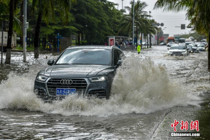受南海熱帶低壓影響 ?？谟┯晔袇^(qū)多路段積水