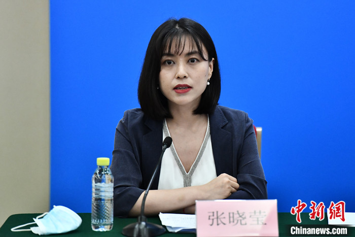 圖為7月8日，全國人大常委會法制工作委員會在北京就新修訂行政處罰法舉行集體采訪，全國人大常委會法工委行政法室處長張曉瑩回答記者提問。 <a target='_blank' href='http://www.chinanews.com/'>中新社</a>記者 張興龍 攝
