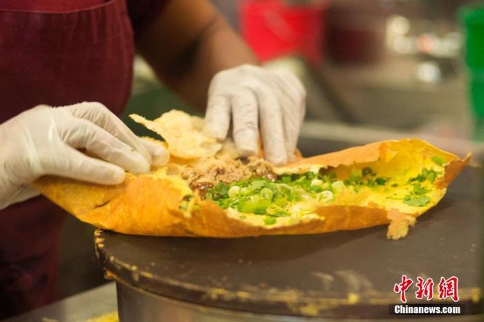 資料圖：中式煎餅。 <a target='_blank' href='http://www.chinanews.com/'>中新社</a>記者 廖攀 攝