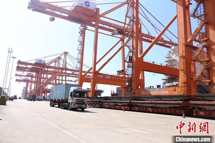 資料圖：正在作業(yè)的碼頭。
<a target='_blank' href='http://www.chinanews.com/'>中新社</a>記者 林浩 攝