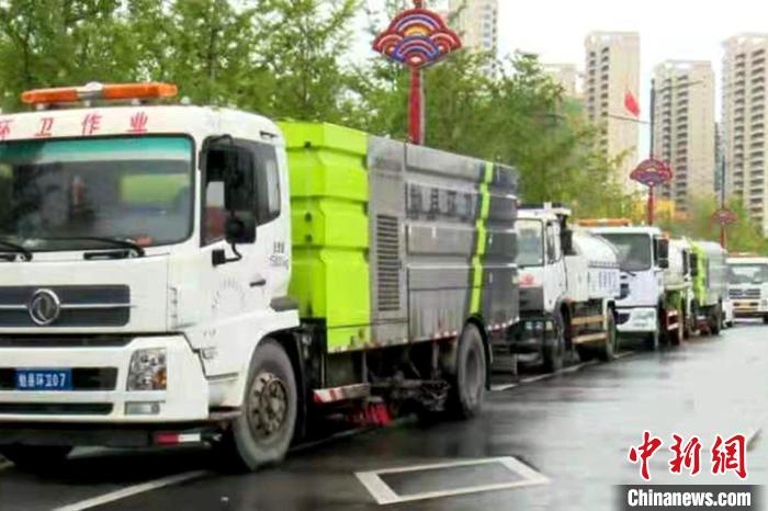 圖為機動供水車輛?！∶憧h融媒體中心 供圖