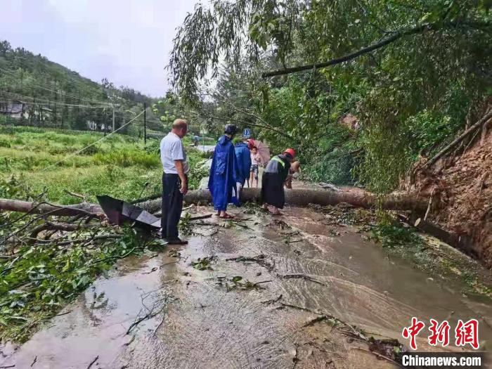 21日至22日安康漢陰突降暴雨?！h陰縣融媒體中心供圖