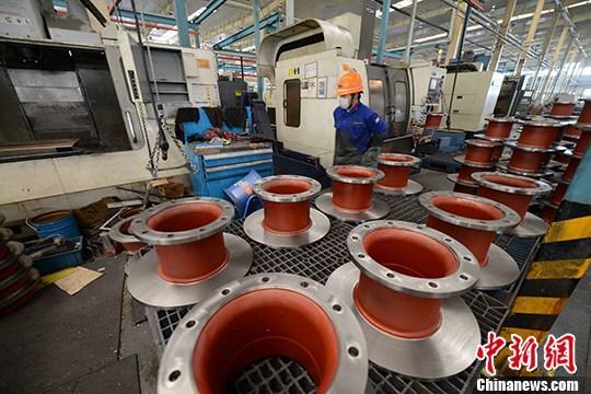 資料圖：工人正在生產(chǎn)。 <a target='_blank' href='http://www.chinanews.com/'>中新社</a>記者 王東明 攝