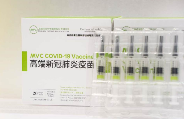 蔡英文“帶頭”接種后 綠營官員僅330人打高端疫苗_1630398841115