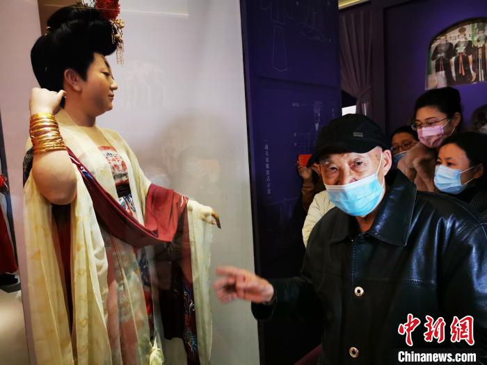 中國(guó)古代服飾文化展立體呈現(xiàn)“衣冠里的中國(guó)”