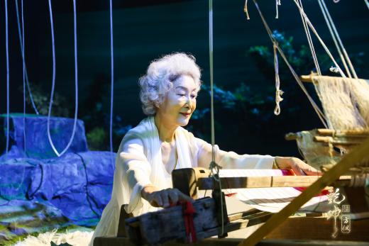 圖展山河盛景，服飾乾坤方儀――熊英|乾坤？方儀2022SS中國國際時(shí)裝周開幕大秀震撼上演