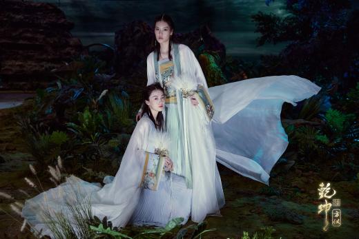 圖展山河盛景，服飾乾坤方儀――熊英|乾坤？方儀2022SS中國國際時(shí)裝周開幕大秀震撼上演