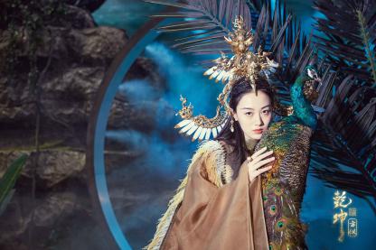 圖展山河盛景，服飾乾坤方儀――熊英|乾坤？方儀2022SS中國國際時(shí)裝周開幕大秀震撼上演