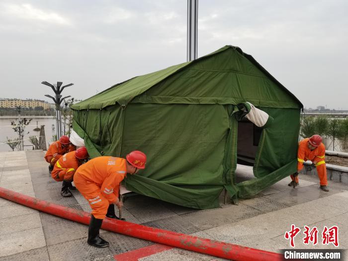 救援人員現(xiàn)場作業(yè)?！∪A陽集團(tuán)供圖