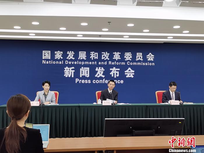 10月12日，國家發(fā)展改革委介紹進一步深化燃煤發(fā)電上網電價市場化改革有關情況。<a target='_blank' href='http://www.chinanews.com/' >中新網</a>記者 李金磊 攝
