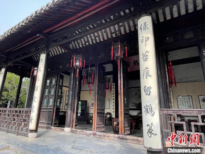 瘦西湖內(nèi)的樓閣?！堨蠚g 攝