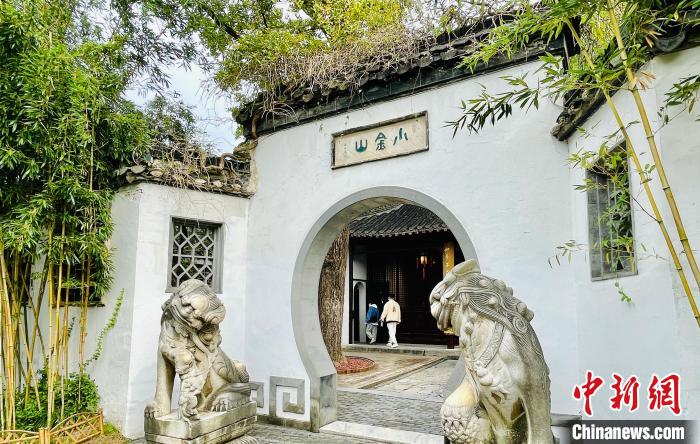 瘦西湖著名景點小金山。　張煜歡 攝