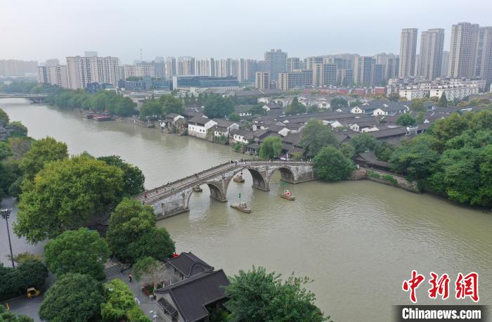 大運河南端的杭州拱宸橋?！⊥鮿?攝