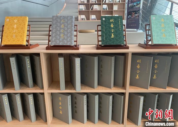 杭州展品《中國(guó)歷代繪畫大系》?！」溻?攝