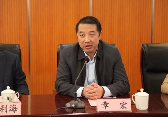 南京商業(yè)學(xué)校舉行“大運(yùn)河文化進(jìn)校園示范學(xué)?！笔谂苾x式