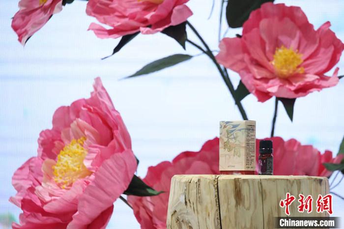 多特瑞全球首發(fā)的國(guó)風(fēng)精油“飛天瑰麗”香薰復(fù)配精油。多特瑞供圖