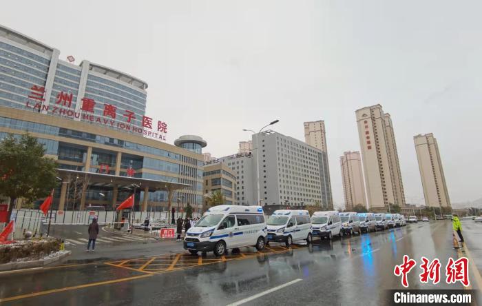 蘭州疫情出院患者：“院長的棉襖御嚴(yán)寒，更暖人心”