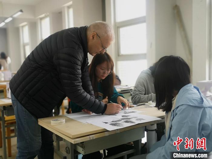 弗拉基米爾·加寧在課堂教學(xué)?！⒙?攝