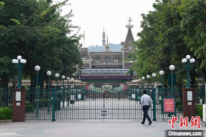 因曾有初步確診病人到訪，香港迪士尼樂(lè)園于17日關(guān)閉一天?！±钪救A 攝