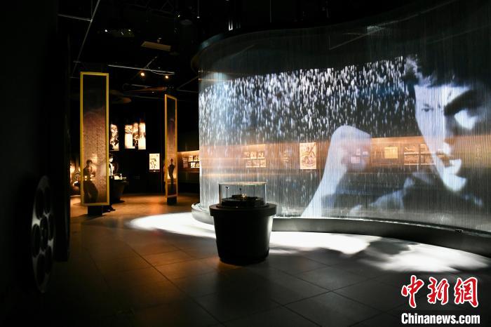 香港文化博物館舉行“平凡·不平凡——李小龍”展覽?！±钪救A 攝