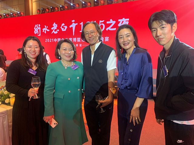 4、中國企業(yè)家博鰲高峰輪胎合影留念.jpg
