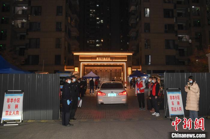 圖為杭州蕭山區(qū)北干街道龍湖春江天璽外?！⊥鮿?攝