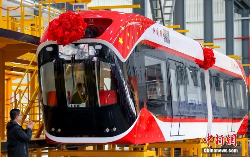 中國首條永磁磁浮技術工程示范線列車在武漢下線