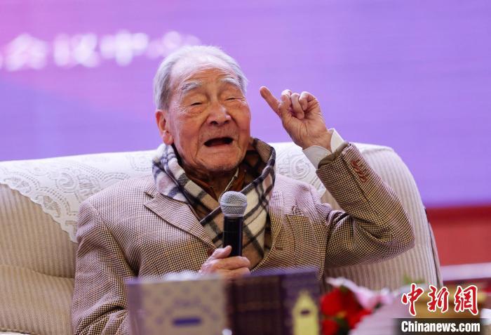 資料圖：百歲翻譯家許淵沖。 圖片來源：中新網