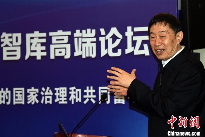 中國社會科學院原副院長、社會政法學部主任、國家治理研究智庫理事長李培林在論壇上做主題演講?！?lt;a target='_blank' href='/'>中新社</a>記者 孫自法 攝