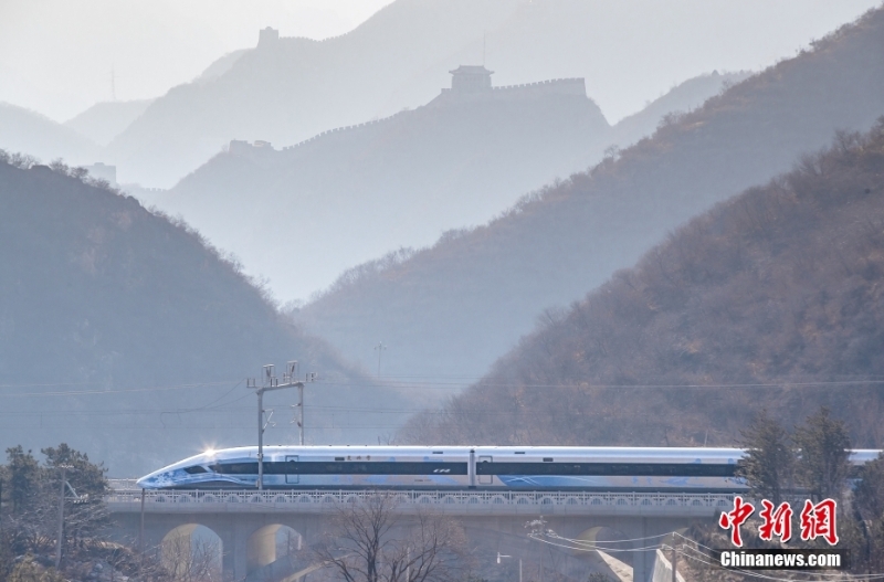 奧運版復(fù)興號智能動車組在京張高鐵上線