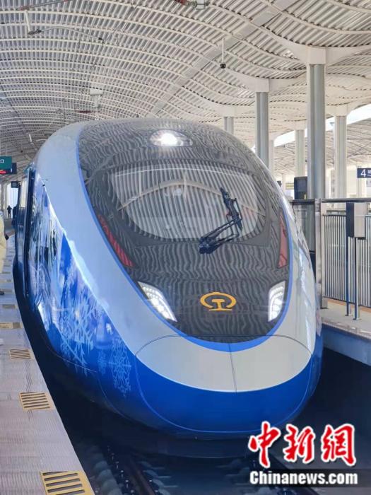 車(chē)頭采用流線(xiàn)設(shè)計(jì)。<a target='_blank' href='/' >中新網(wǎng)</a>記者 張旭 攝