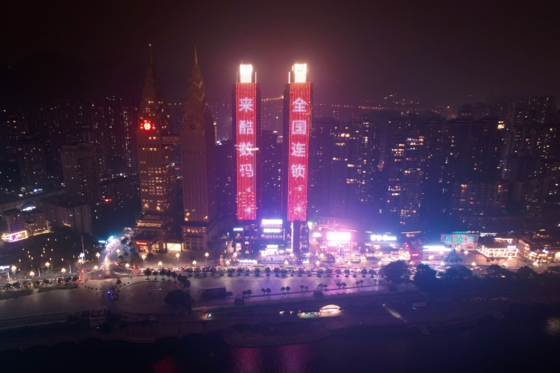來酷選擇在寸土寸金的地標(biāo)性建筑投放廣告，是來酷2022年品牌戰(zhàn)略升級(jí)中極其重要的一環(huán)。與來酷品牌知名度同步飆升和快速的全國(guó)布局密不可分，來酷在2021年即將進(jìn)入尾聲之時(shí)快速落子三地，北上廣合生匯三店同開已震驚業(yè)界，其關(guān)鍵區(qū)域布局速度及其選址密度以遠(yuǎn)超業(yè)界同行。同時(shí)其在2021年收益再創(chuàng)歷史新高，作為一家成立僅四年的數(shù)碼產(chǎn)品智慧零售企業(yè)在同業(yè)中已名列前茅。