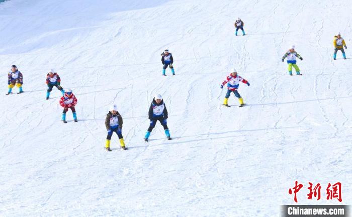 圖為甘肅省張掖市山丹縣組織的滑雪比賽。(資料圖) 張掖市委宣傳部供圖