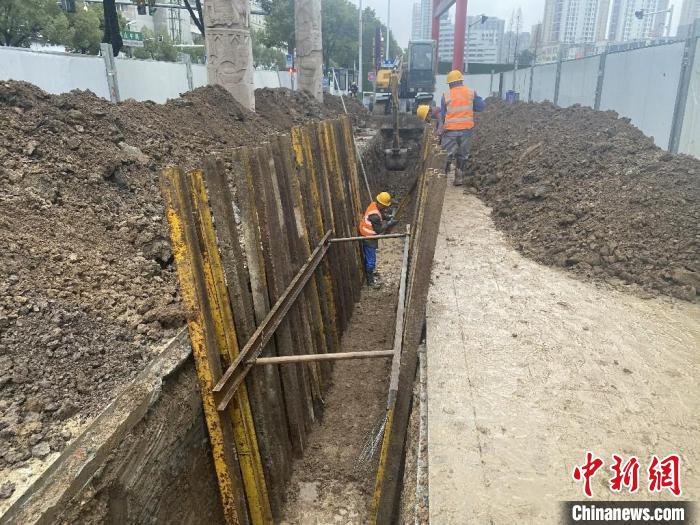 安徽省六安市政管網(wǎng)修復(fù)及小區(qū)雨污分流整治項目施工現(xiàn)場?！》饺?攝