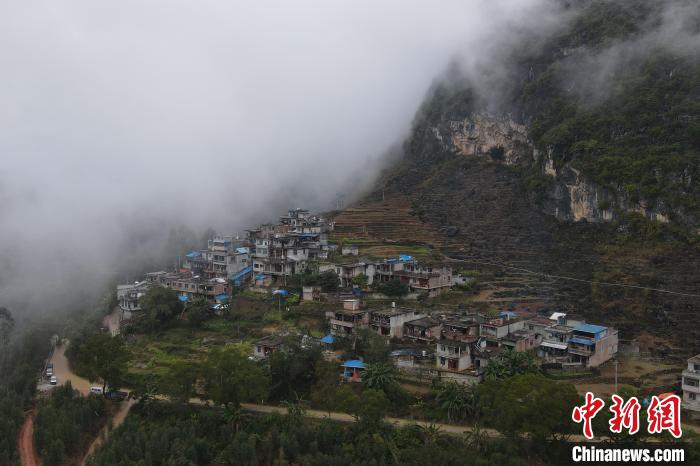 圖為德?？h隆桑鎮(zhèn)最偏僻的一個瑤族山村果甫村?！⊥鮽コ?攝