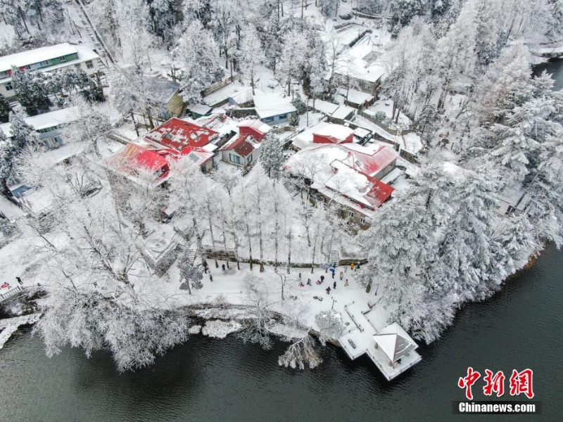 航拍江西廬山銀裝素裹 一派南國冰雪風(fēng)光