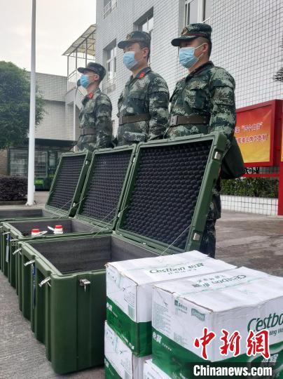 武警宜賓支隊興文中隊第一時間做好救援準(zhǔn)備?！∥渚速e支隊興文中隊供圖