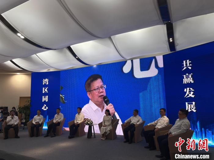 圖為“惠州實(shí)施深度融深融灣行動(dòng)專題論壇”活動(dòng)現(xiàn)場(chǎng)。　宋秀杰攝 攝