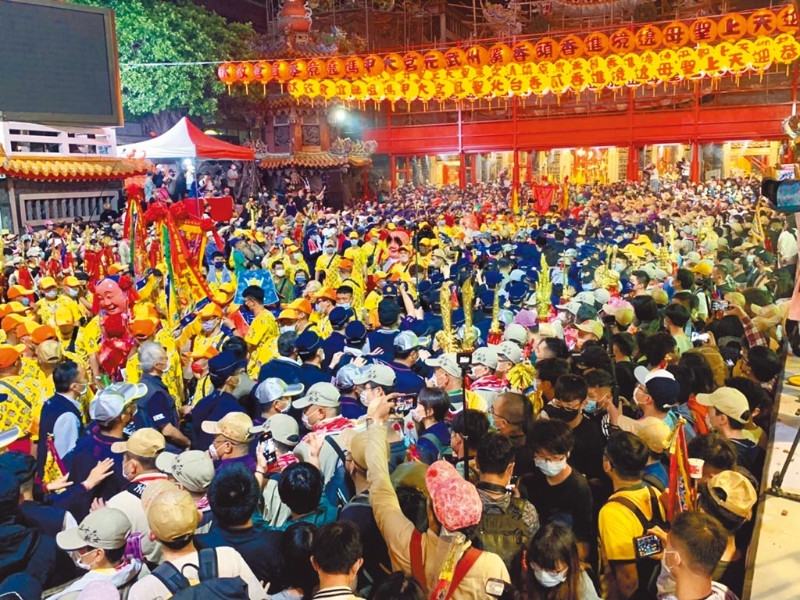 臺(tái)中大甲媽祖繞境進(jìn)香活動(dòng)8日啟幕氣氛熱烈，唯不見(jiàn)綠營(yíng)人物身影。圖片來(lái)源于臺(tái)媒.jpeg